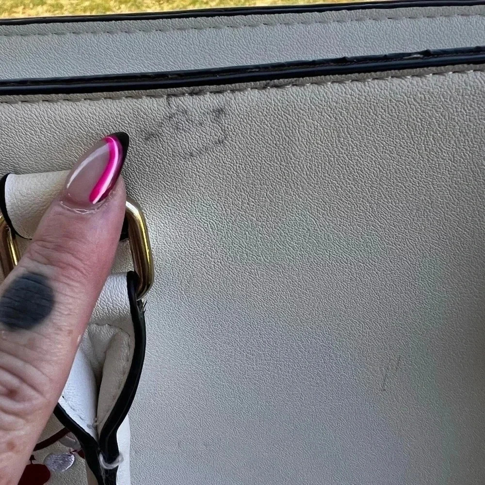 Purse with cardinal embroidery - Picture 2 of 8